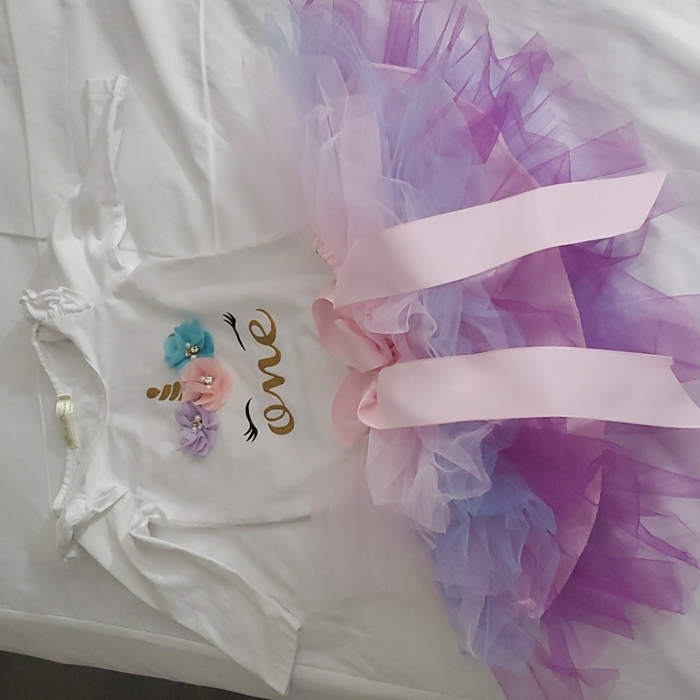 Lot of 1 year old birthday clothes